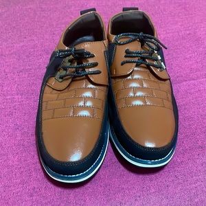 Sleek men’s lace-up loafers 12M